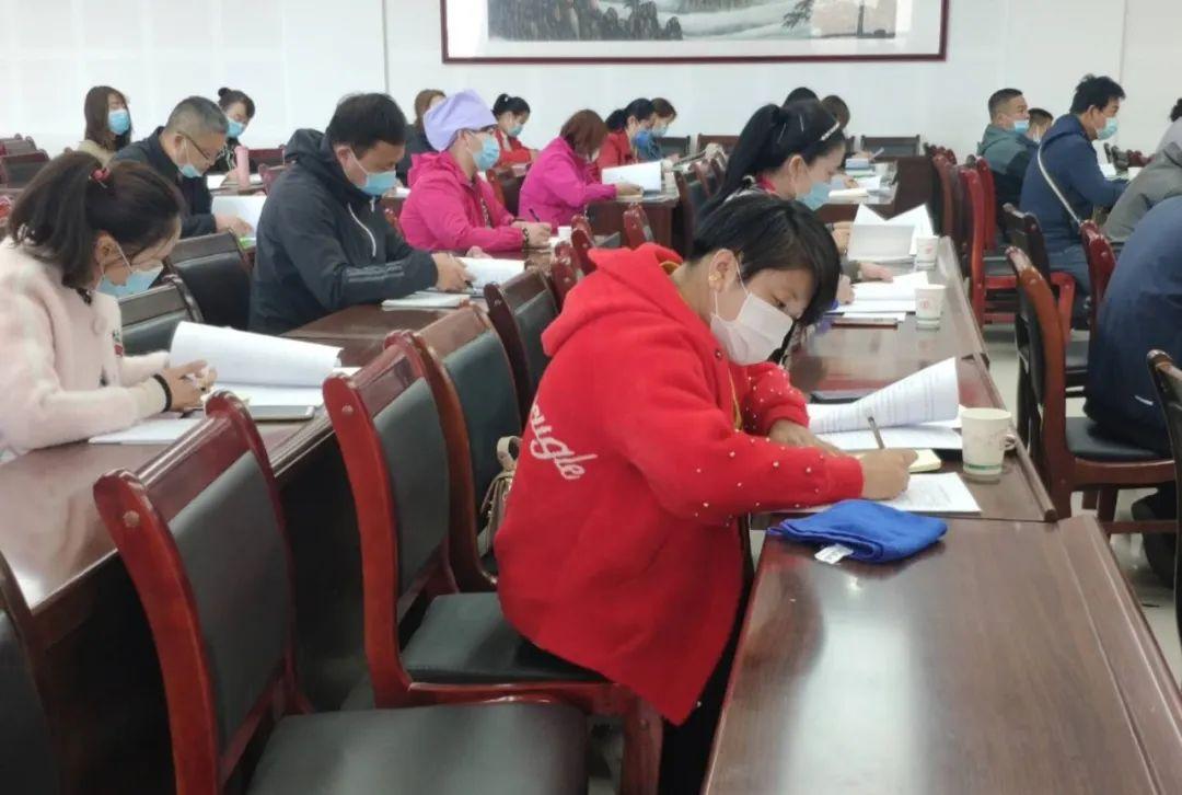 看今晚新澳内部精准扶贫一码,现象分析定义_寻找版51.805